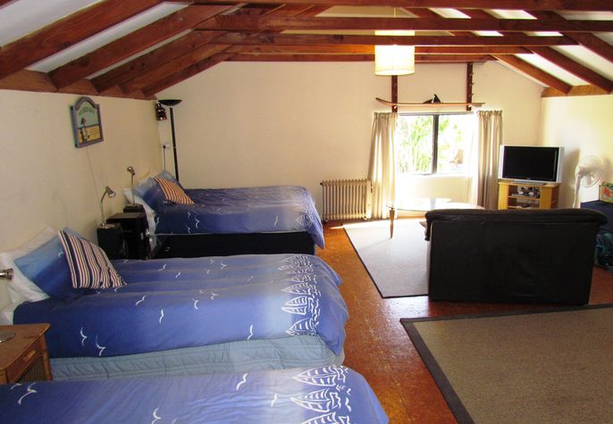 Large rear bedroom / games room