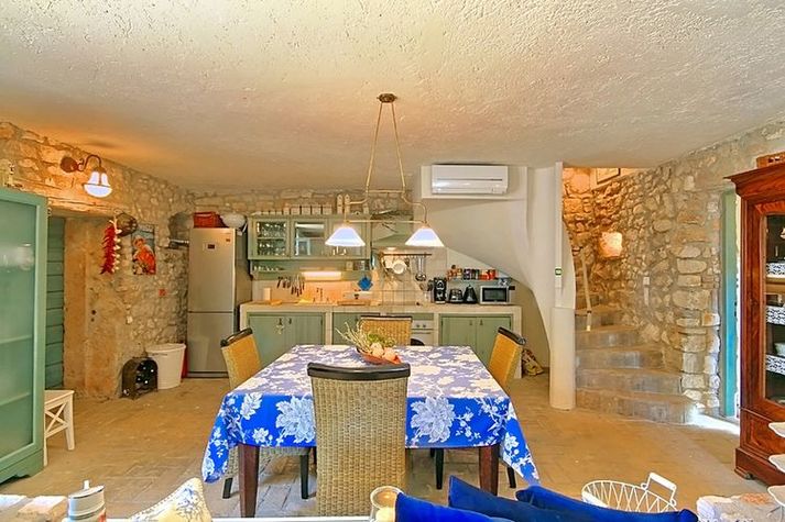 DiningRoom