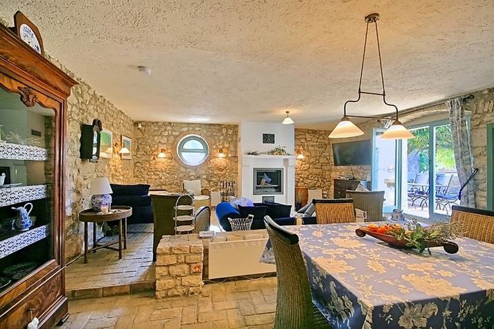 DiningRoom