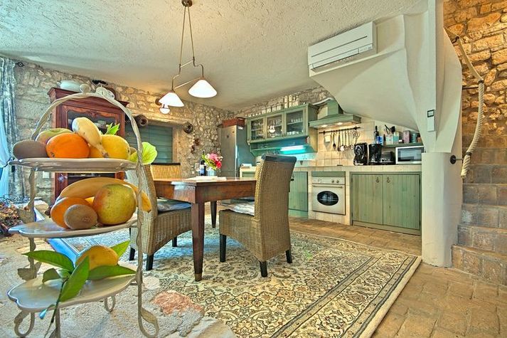 DiningRoom