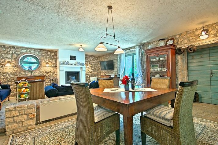 DiningRoom