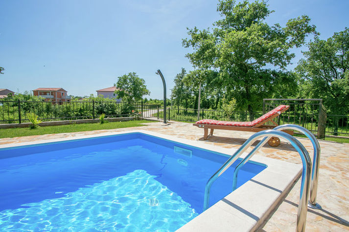 PoolOfHouse