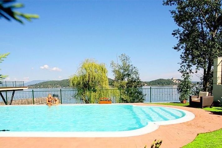PoolOfHouse
