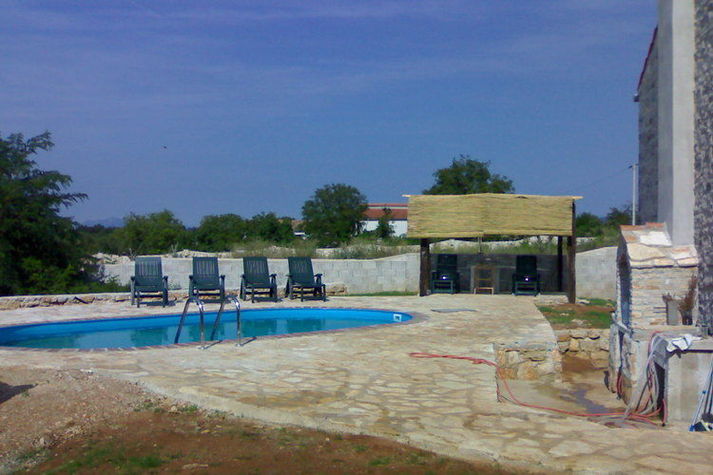 PoolOfHouse