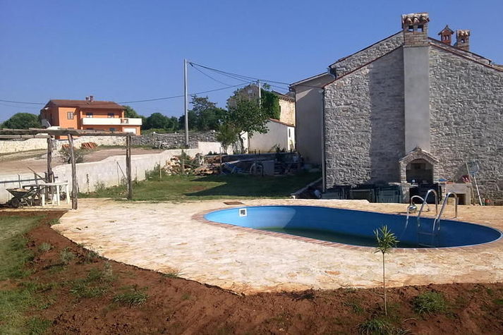 PoolOfHouse