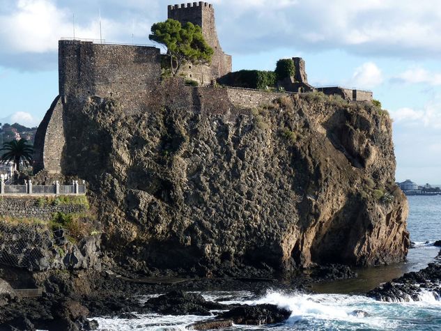 Aci Castello