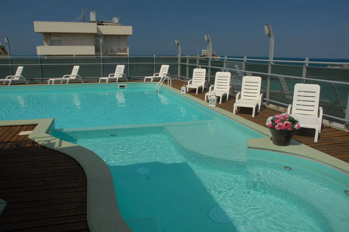 PoolOfHouse