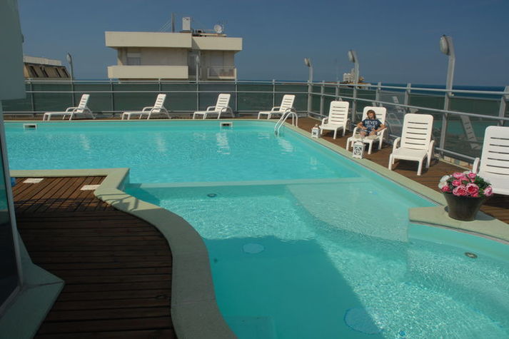 PoolOfHouse