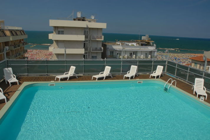 PoolOfHouse