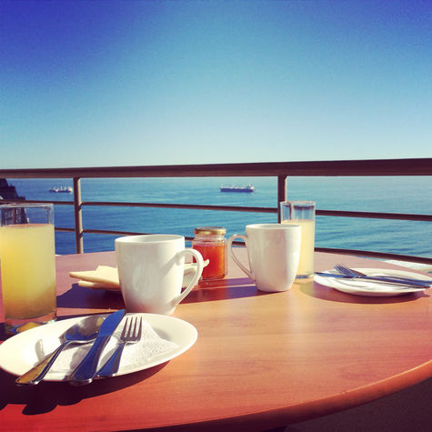HAVE BREAKFAST LOOKING AT THE SEA!