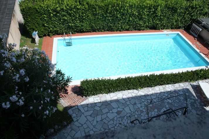 PoolOfHouse