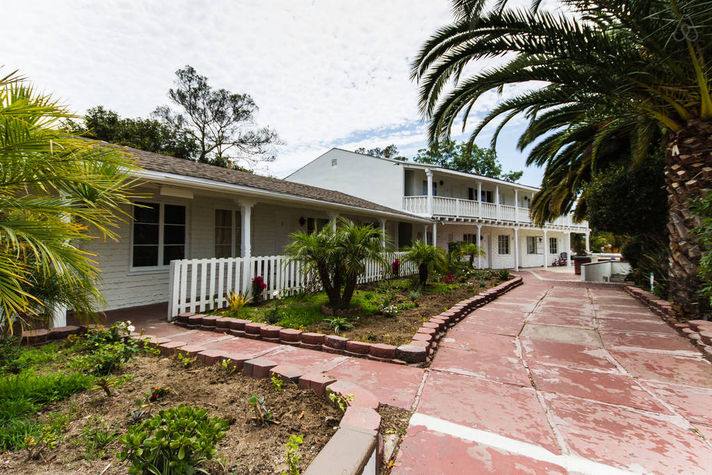 Apt w/ Full Kitchen by Beach & Surf