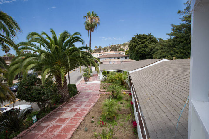 Apt w/ Full Kitchen by Beach & Surf