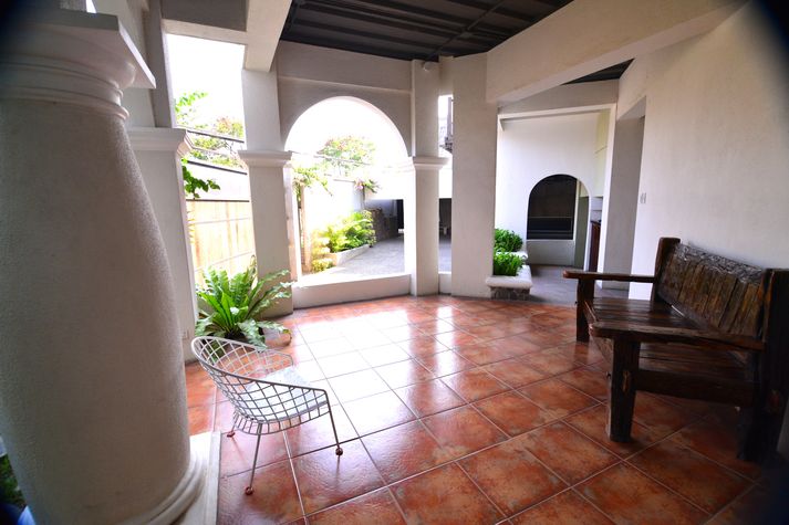 Gazebo area, wait here for your taxi.