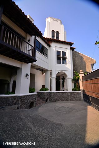 The entrance area.