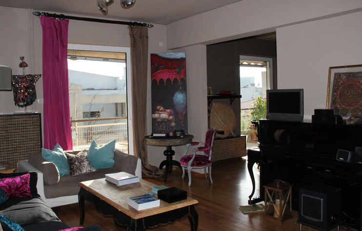 Living rooom viewed from the entrance