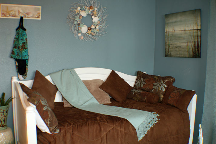 Day bed in sunroom