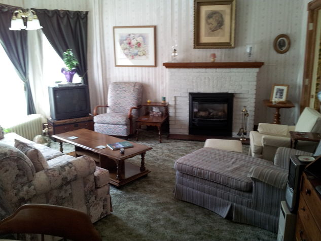 Livingroom with Fireplace
