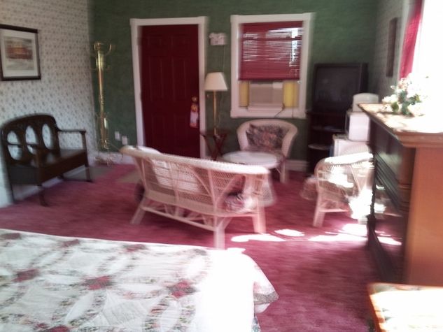 Sitting area with private entrance