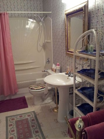 Ensuite Bathroom of the KIng Suite