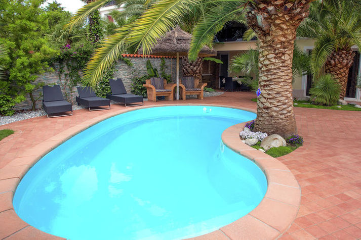 PoolOfHouse