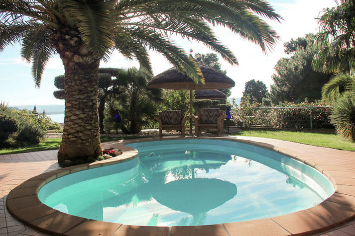 PoolOfHouse