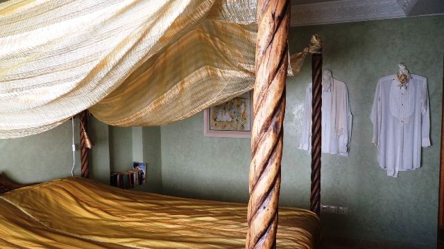 The yellow bedroom