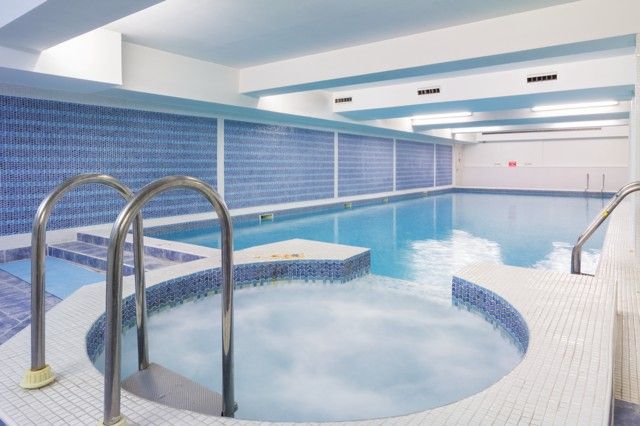24/7, free, large pool. 
24/7, free, large pool. 