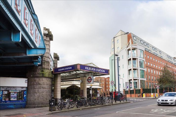 Apartment right next to Kilburn Station (Zone2).
Apartment right next to Kilburn Station (Zone2).