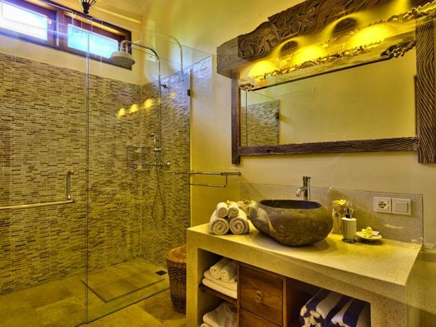 Luxury en-suite bathroom - 1