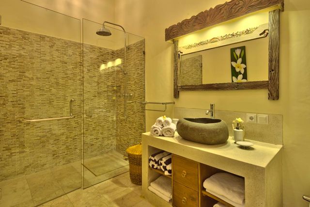 Luxury en-suite bathroom 2