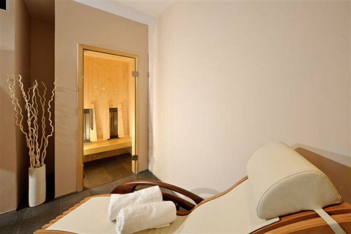 PoolOfHouse