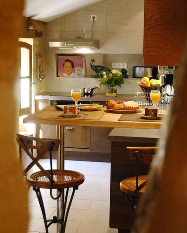 Cuisine équipée / Fitted kitchen
Cuisine équipée / Fitted kitchen , free wifi access