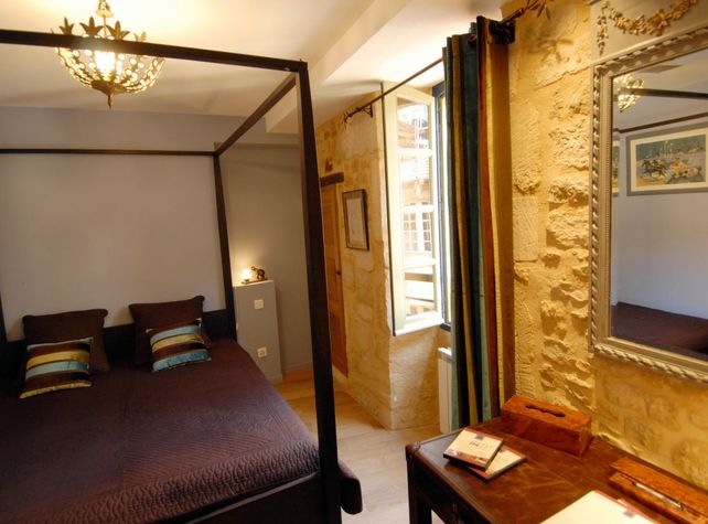 Chambre en suite / Bedroom en suite
Chambre en suite : salle d'eau, machine à laver séchante, sèche-cheveux -wc / Bedroom en suite , free wifi access