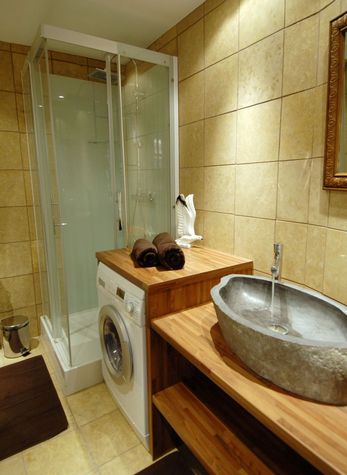 Salle d'eau - wc / Bathroom - toilets
Cuisine équipée / Fitted kitchen , free wifi access