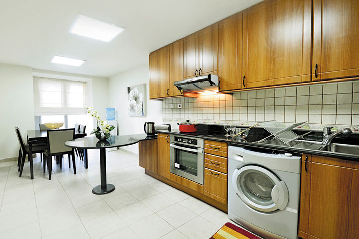 Kitchen & Dining Area