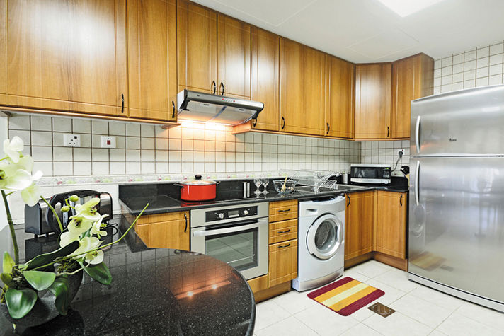 Kitchen & Dining Area
