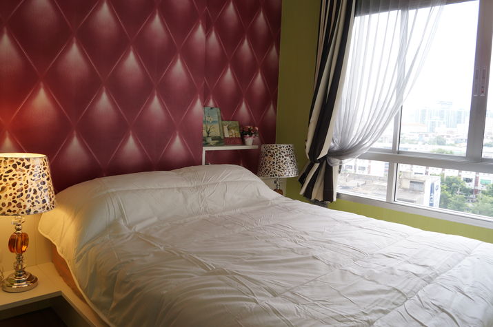 Queen size bed right next to SkyPool