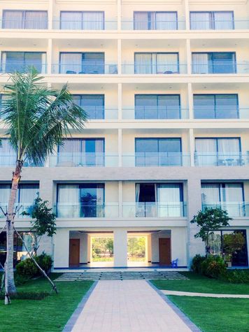The apartment building provides 24/7 standing security service.