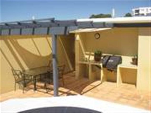 Penthouse Rooftop BBQ Area