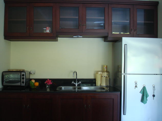 full-sized refrigerator, oven