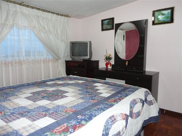 Queen sise Bedroom