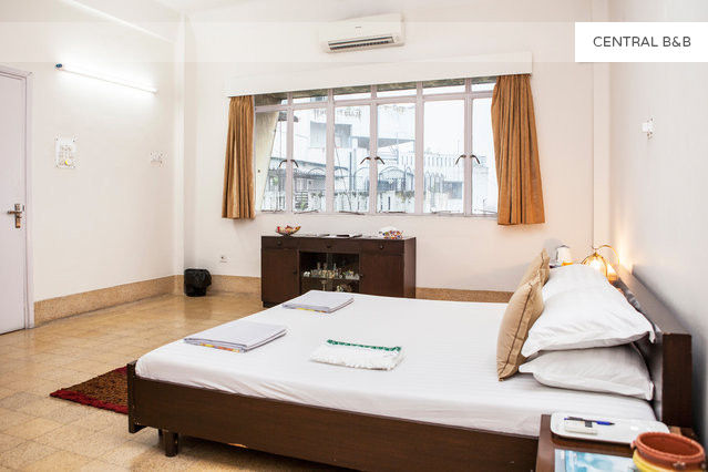 Spacious AC room with lots of natural light