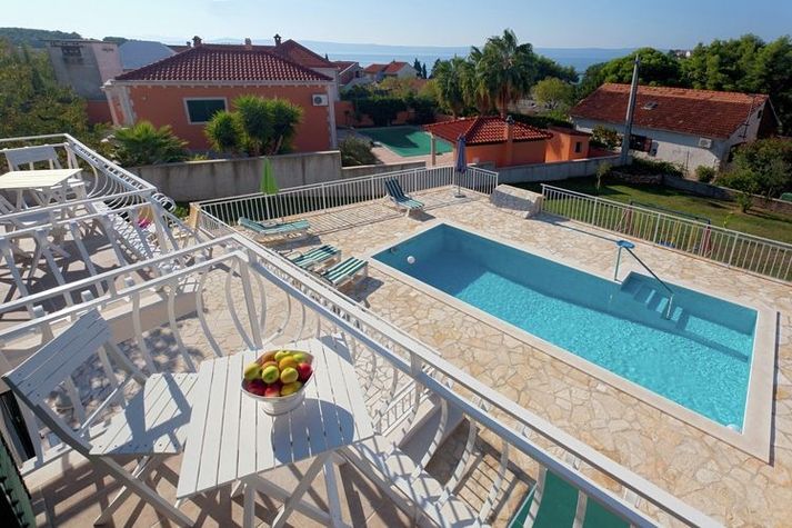 PoolOfHouse