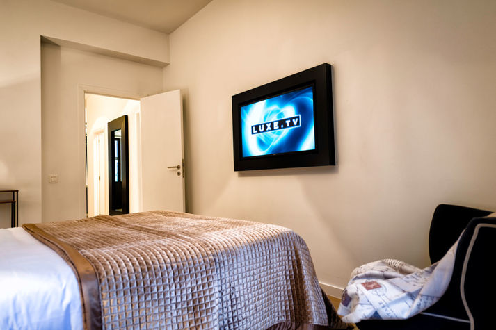 Bedroom 2 with Queen Sized Bed / Flatscreen TV