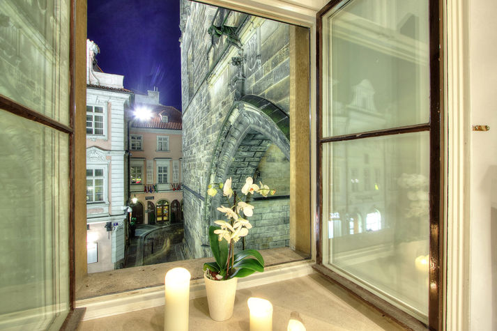 room from dinning room window