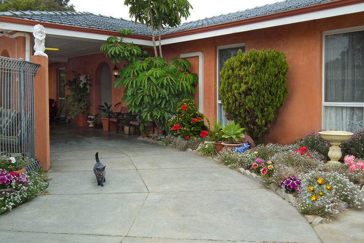VERY PRIVATE DRIVEWAY OUT OF VIEW FROM STREET