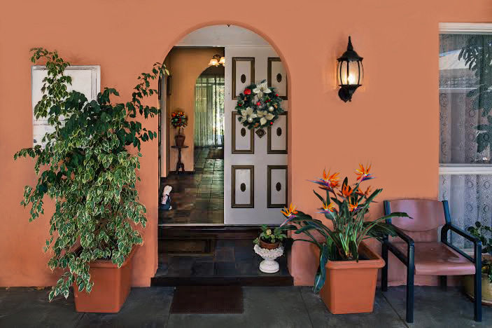 THE ENTRANCE TO A WONDERFUL HOLIDAY