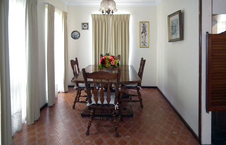 SEPARATE DINING ROOM
