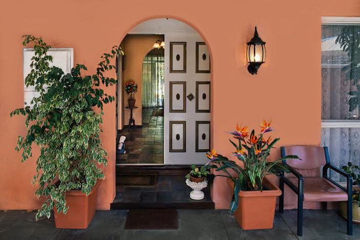 WELCOMING ENTRANCE